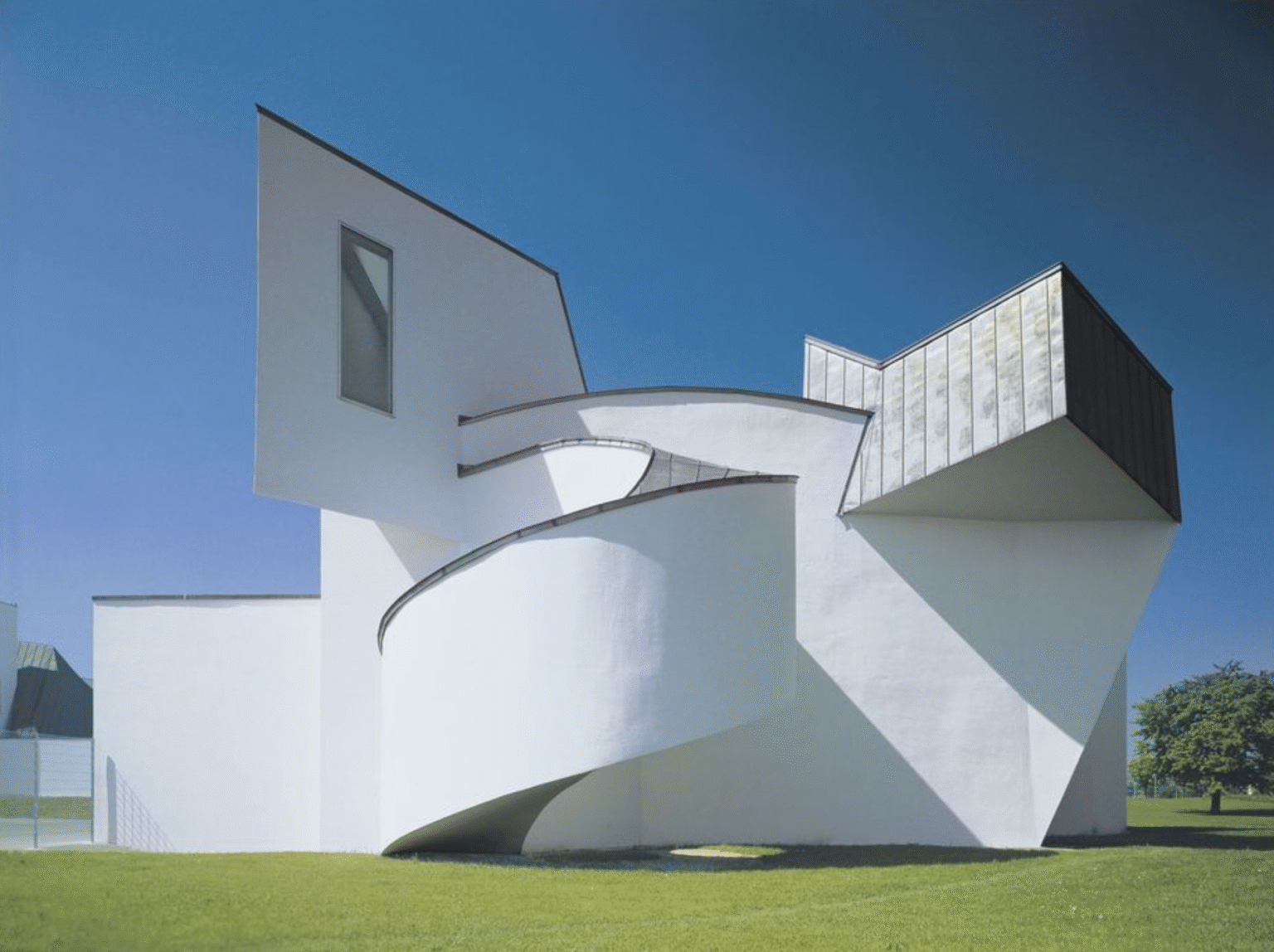 Inside the Architecture That Defined Frank Gehry’s Legacy | Eyes Arabia